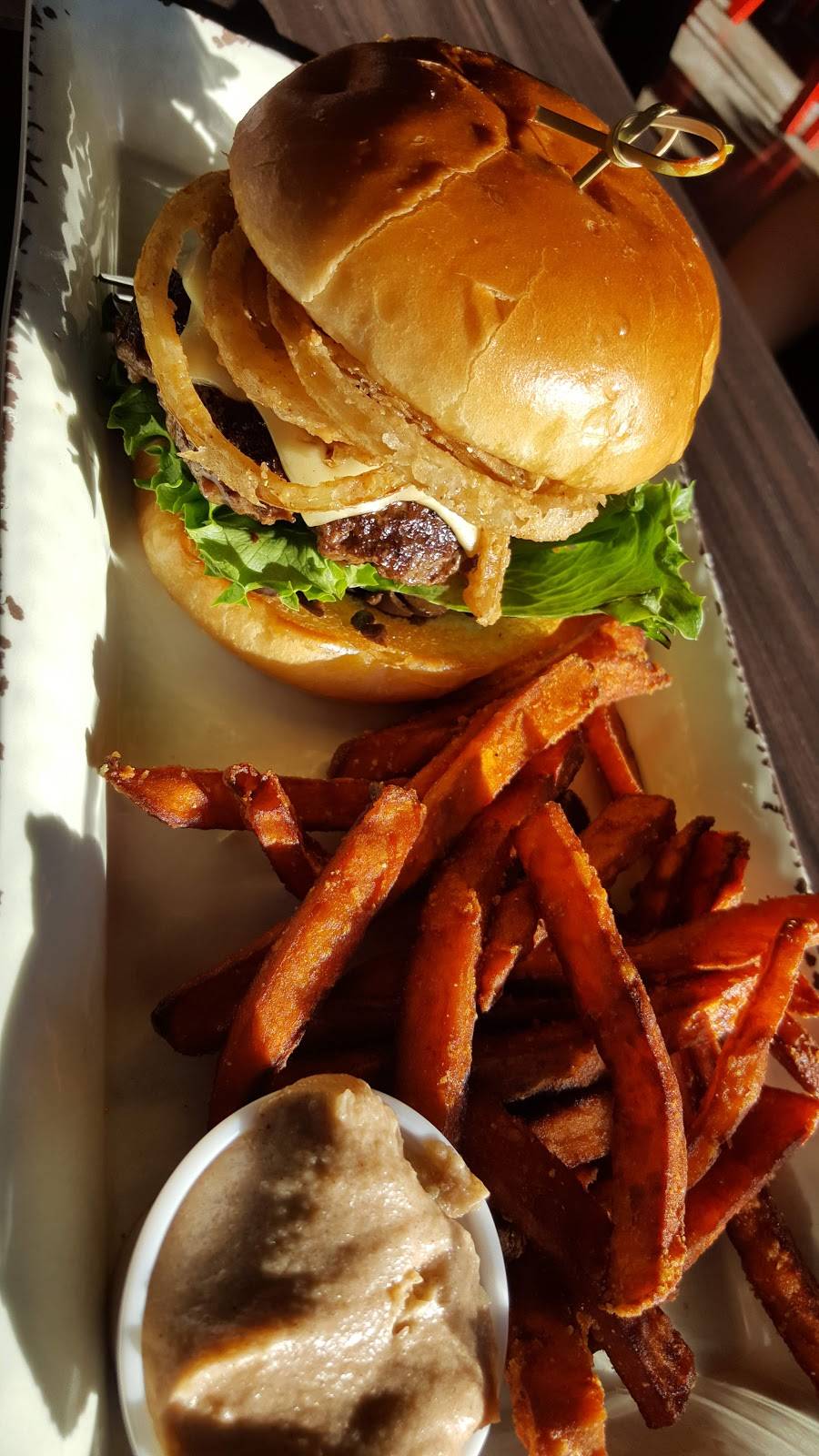 Basement Burger Bar | restaurant | 1326 Brush St, Detroit, MI 48226, USA | 3138183708 OR +1 313-818-3708