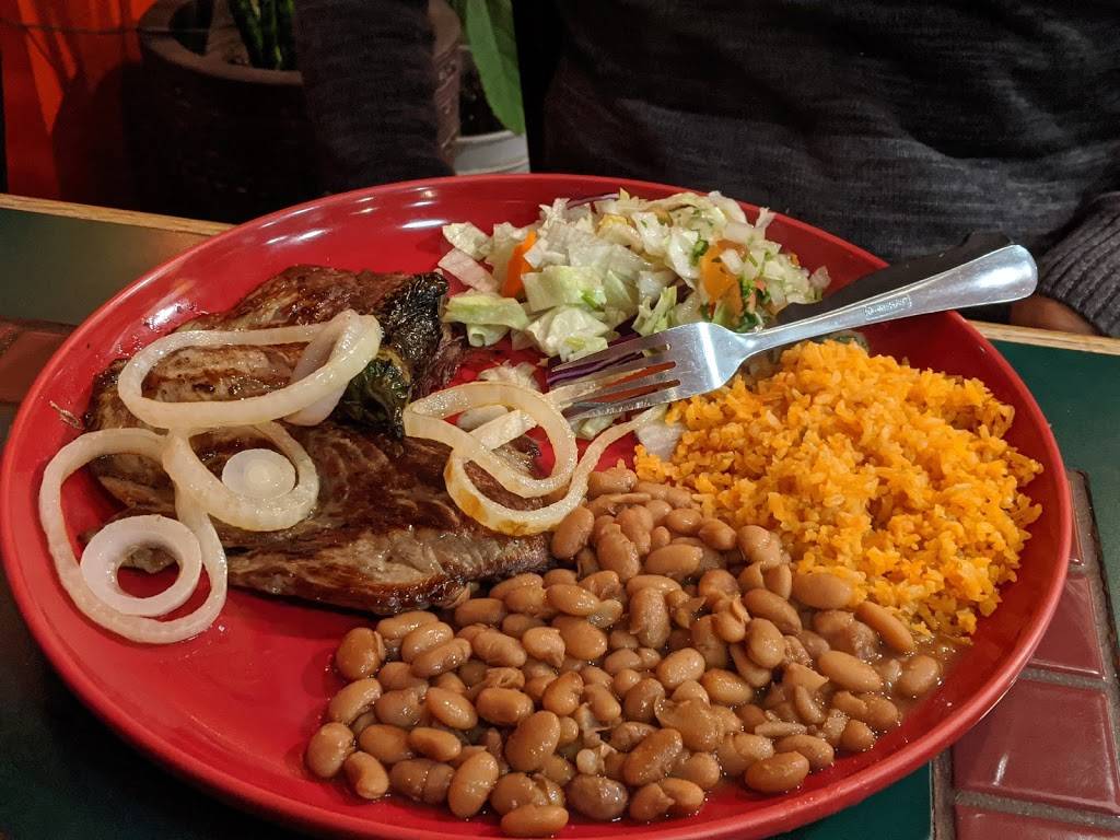 Tacos y Mariscos El Tiburon | restaurant | 1622 SW Roxbury St, Seattle, WA 98106, USA | 2065960827 OR +1 206-596-0827