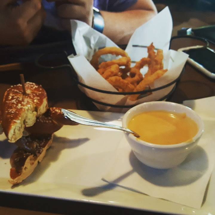 Binkleys | restaurant | 5902 N College Ave, Indianapolis, IN 46220, USA | 3177228888 OR +1 317-722-8888