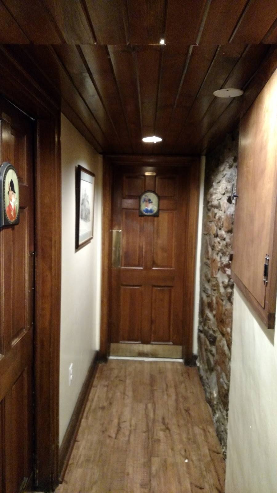 The Red Fox Inn & Tavern | restaurant | 2 E Washington St, Middleburg, VA 20117, USA | 5406876301 OR +1 540-687-6301