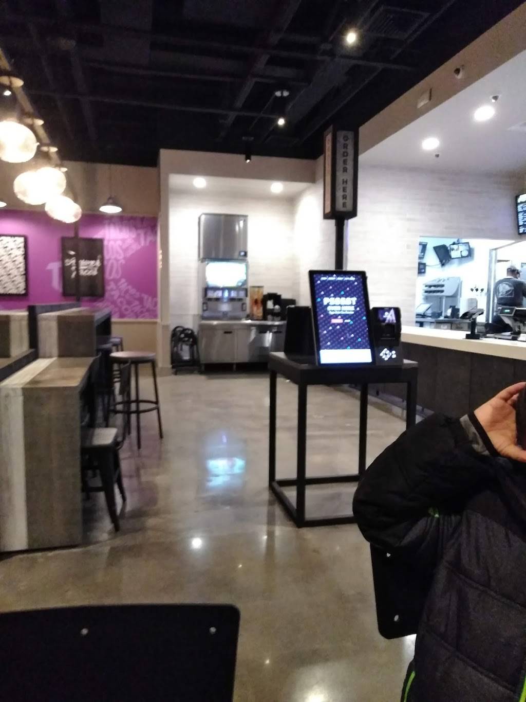 Taco Bell | restaurant | 4614 S Damen Ave, Chicago, IL 60609, USA | 13125508345 OR +1 312-550-8345