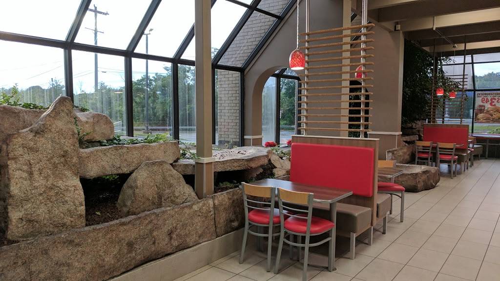 Burger King | restaurant | 133 Macy St, Amesbury, MA 01913, USA | 9783883411 OR +1 978-388-3411