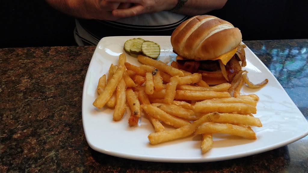 Deaks Pub & Grill | restaurant | 1017 Nygaard St, Stoughton, WI 53589, USA | 6088734066 OR +1 608-873-4066