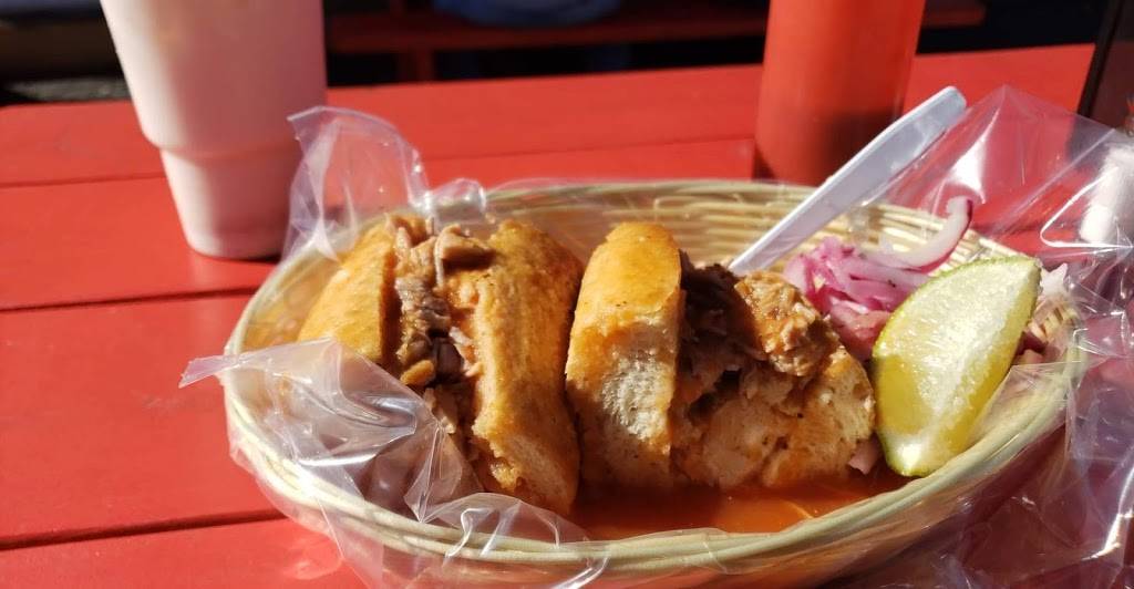 Tortas Ahogadas El Chivito | restaurant | 204 Crossroads Blvd, Balcones Heights, TX 78201, USA | 2103699638 OR +1 210-369-9638