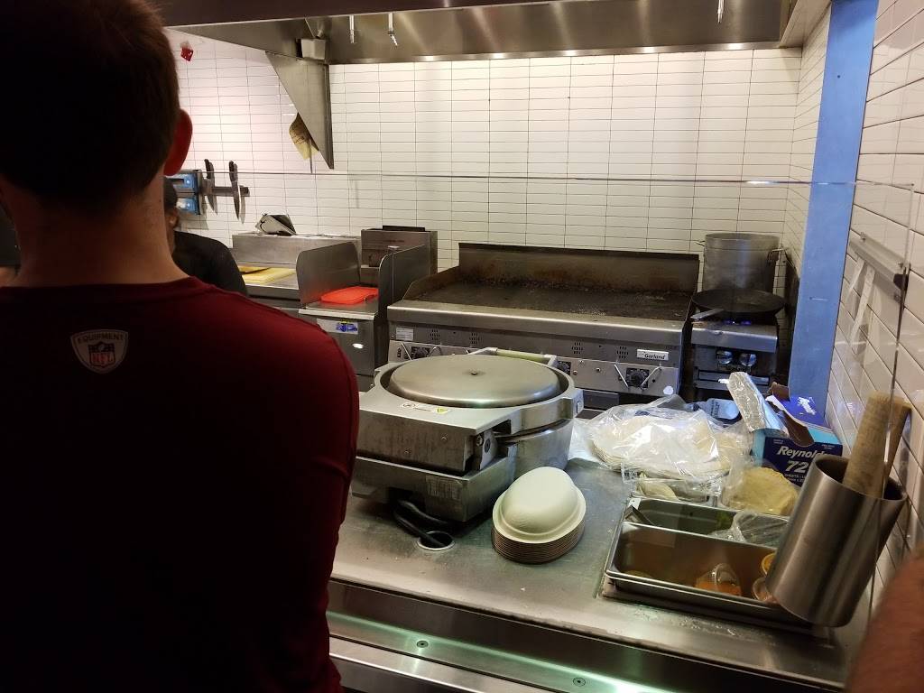 Chipotle Mexican Grill | restaurant | 4520 Lee Hwy, Arlington, VA 22207, USA | 5718584160 OR +1 571-858-4160