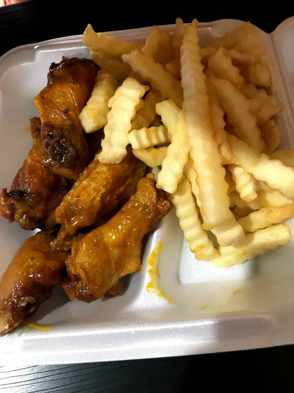 A&D Buffalos | restaurant | 2107 W Colonial Dr, Orlando, FL 32804, USA | 4078415511 OR +1 407-841-5511