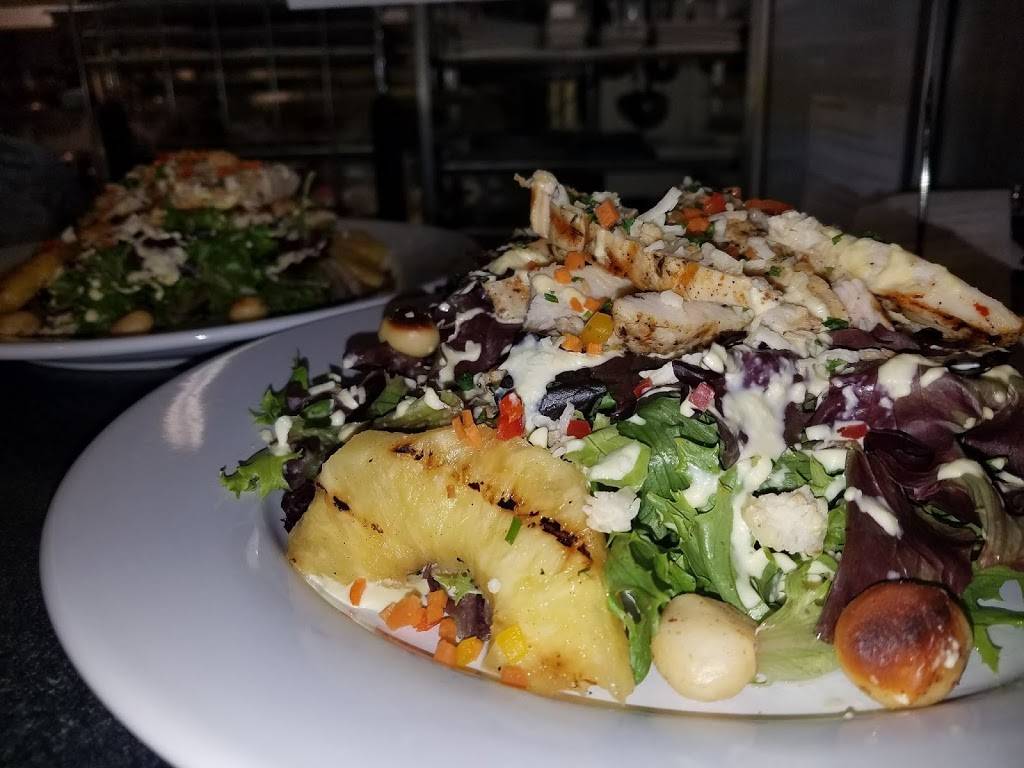 White Dog Bistro | restaurant | 68 Church St, Mathews, VA 23109, USA | 8047257680 OR +1 804-725-7680