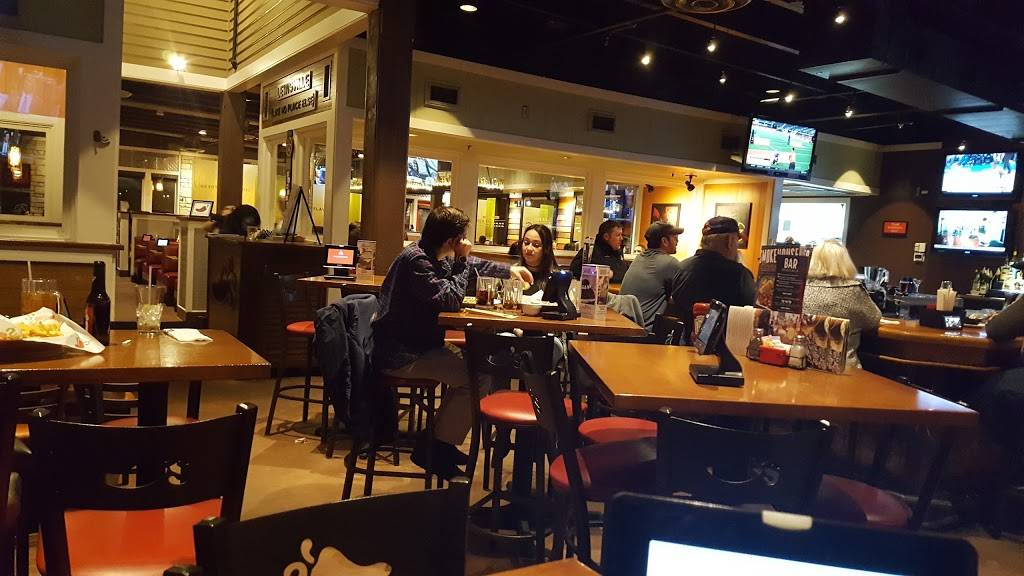 Chilis Grill & Bar | meal takeaway | 1935 S Stemmons Fwy, Lewisville, TX 75067, USA | 9723160932 OR +1 972-316-0932