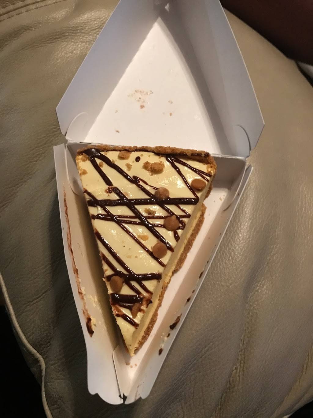 Popeyes Louisiana Kitchen | restaurant | 212 Continental Ave, Dallas, TX 75207, USA | 2147417478 OR +1 214-741-7478