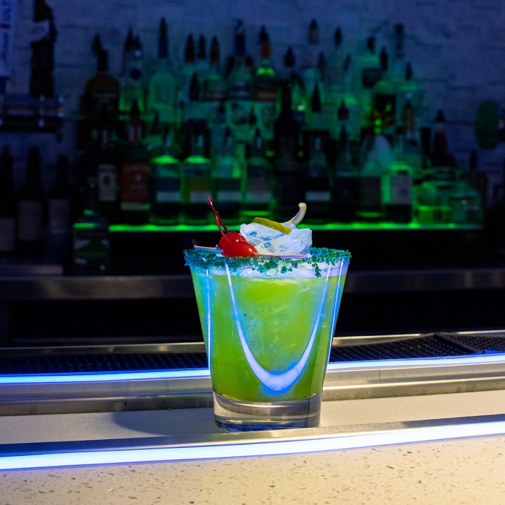 Icebreakers Bar & Grill | restaurant | 3605 Philips Hwy, Jacksonville, FL 32207, USA | 9043993223 OR +1 904-399-3223