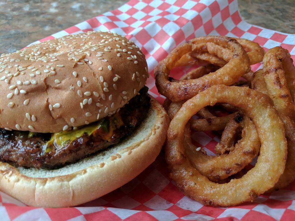 Scotts Pizza Burger | restaurant | 286 Main St N, Mount Forest, ON N0G 2L2, Canada | 5193234555 OR +1 519-323-4555