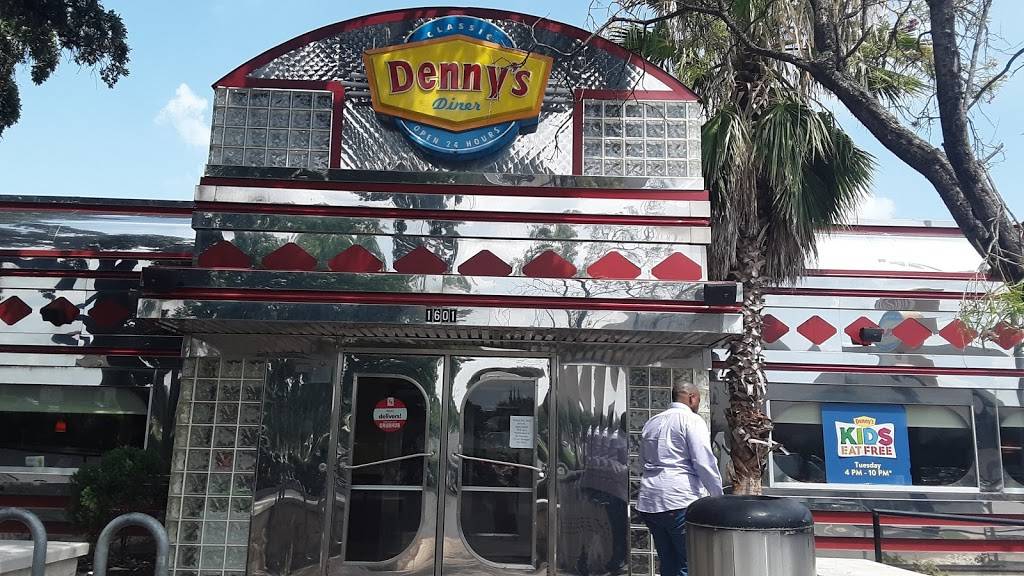 Dennys | restaurant | 1601 N Interstate Hwy 35, Austin, TX 78702, USA | 5124998700 OR +1 512-499-8700