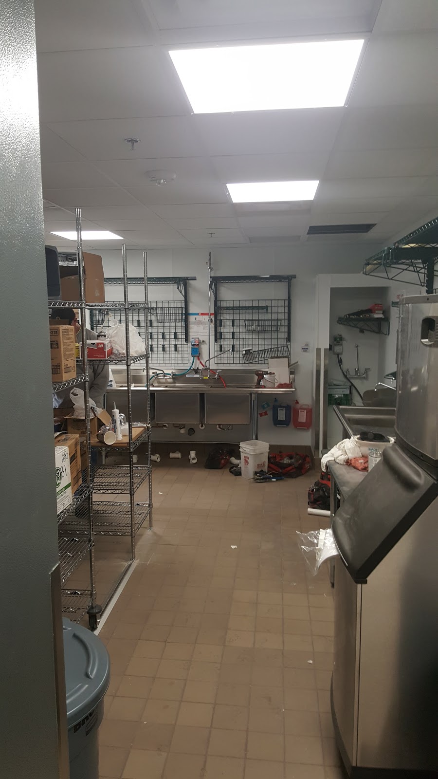 Five Guys | meal takeaway | 4200 S Louise Ave, Sioux Falls, SD 57106, USA | 6052717579 OR +1 605-271-7579