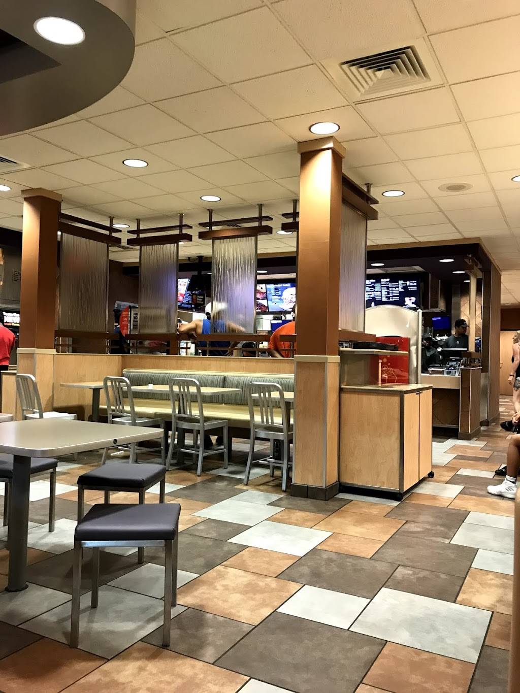 McDonalds | cafe | 5931 Fort Dr, Centreville, VA 20120, USA | 7032662741 OR +1 703-266-2741