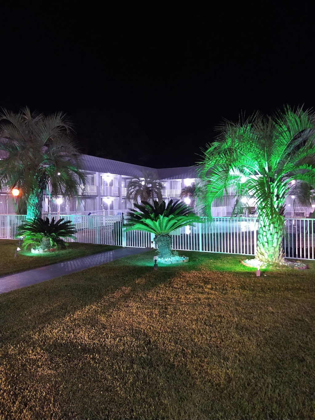 The Hashtag Bstro | meal takeaway | 19000, 19280 Whyte Hardee Blvd, Hardeeville, SC 29927, USA | 8432889392 OR +1 843-288-9392