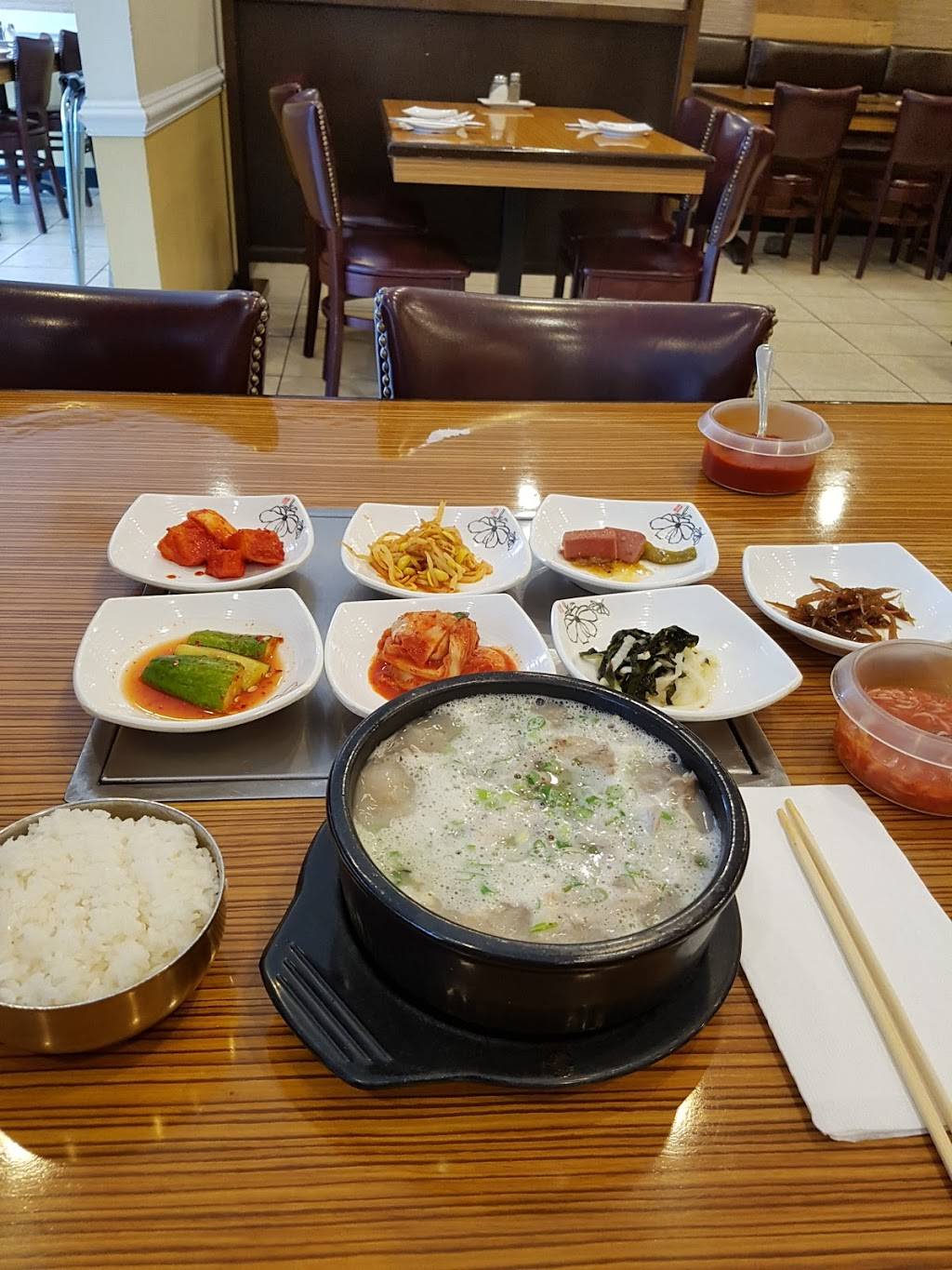 Bonga Solungtang 본가설렁탕 | restaurant | 131 W Central Blvd, Palisades Park, NJ 07650, USA | 2014824590 OR +1 201-482-4590