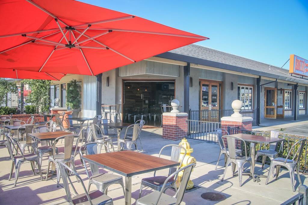 Squeeze Burger and Brew | restaurant | 856 W Benjamin Holt Dr, Stockton, CA 95207, USA | 2094732222 OR +1 209-473-2222