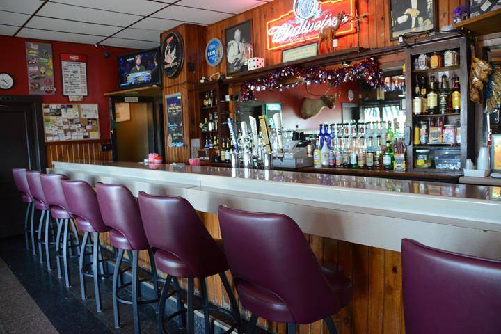 Oles Southside Tavern | night club | 2435 S Hastings Way, Eau Claire, WI 54701, USA | 7158329321 OR +1 715-832-9321