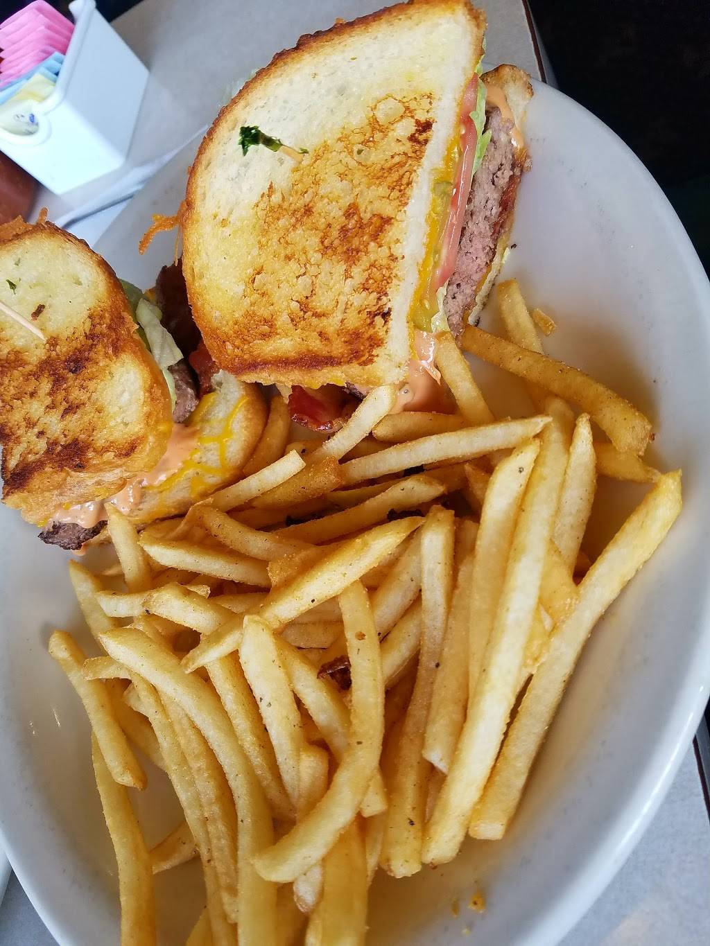 Georgias original Bun & Burger | restaurant | 180 E Rowland St, Covina, CA 91723, USA | 6269152016 OR +1 626-915-2016