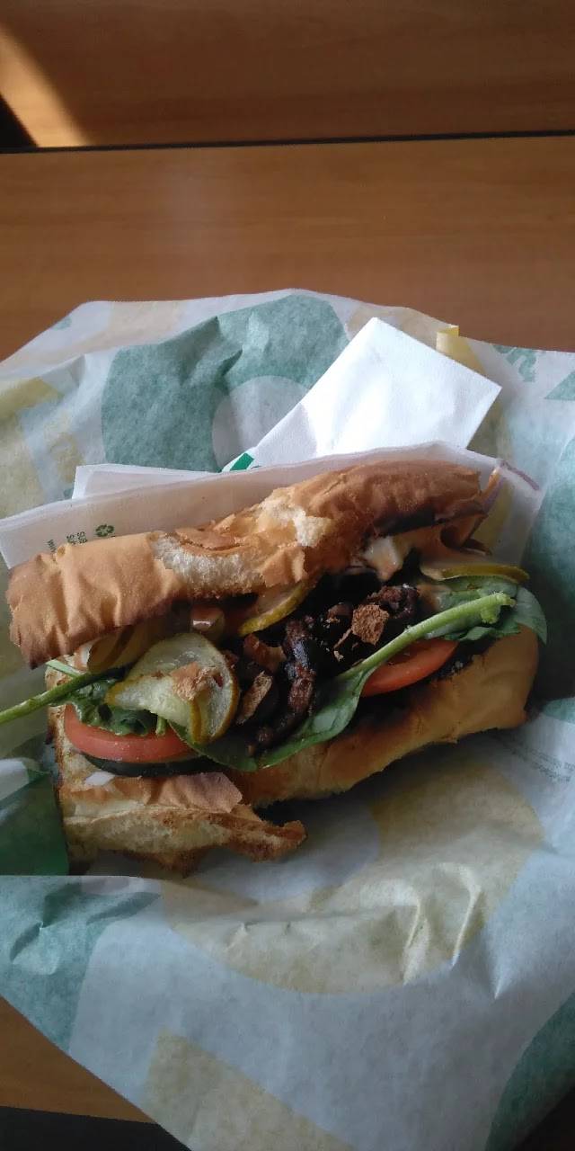 Subway | restaurant | 616 E Green St Suite A, Champaign, IL 61820, USA | 2172390108 OR +1 217-239-0108