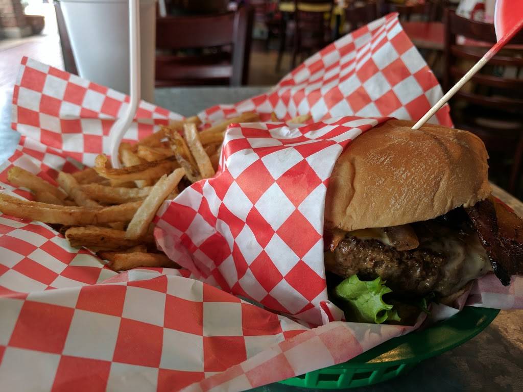 Tommys Hamburger Grill & Patio | restaurant | 2455 Forest Park Blvd, Fort Worth, TX 76110, USA | 8179201776 OR +1 817-920-1776