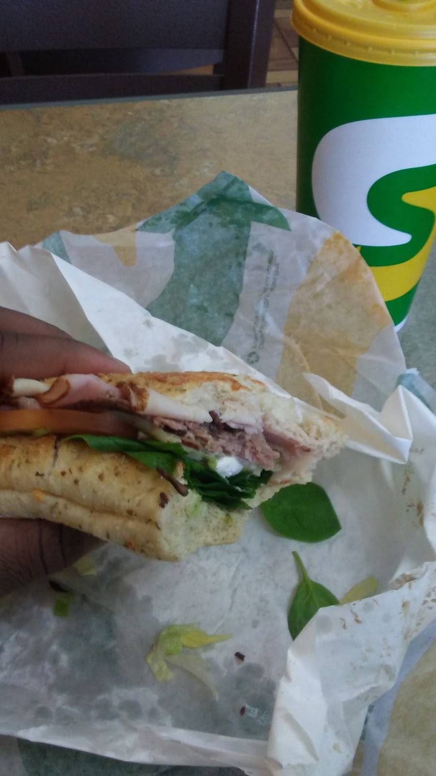 Subway | restaurant | 200 W Westwood Ave, High Point, NC 27262, USA | 3368837441 OR +1 336-883-7441