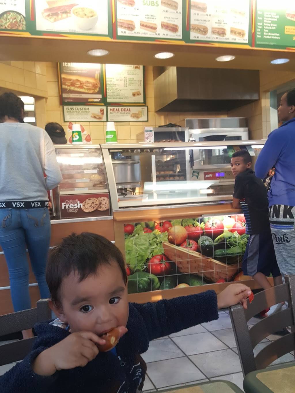 Subway | restaurant | 1999 Taft Hwy, Bakersfield, CA 93313, USA | 6618270472 OR +1 661-827-0472