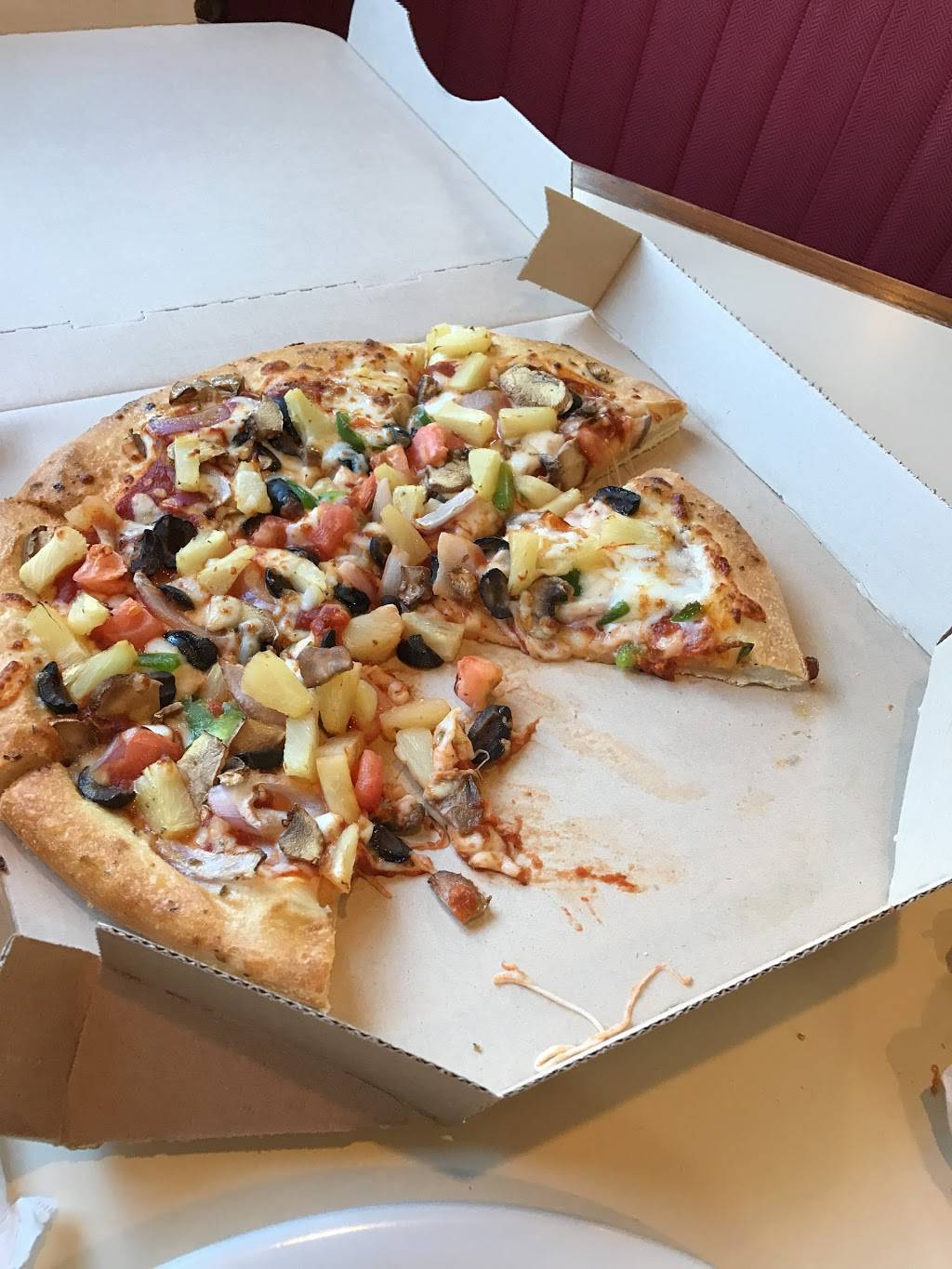 Pizza Hut | restaurant | 350 E Market St, Leesburg, VA 20176, USA | 7037711212 OR +1 703-771-1212