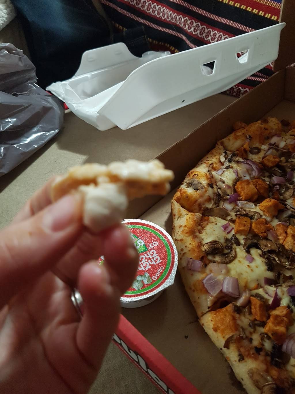 Popular Pizza | restaurant | 3200 Erin Mills Pkwy, Mississauga, ON L5L 1W8, Canada | 9058206569 OR +1 905-820-6569