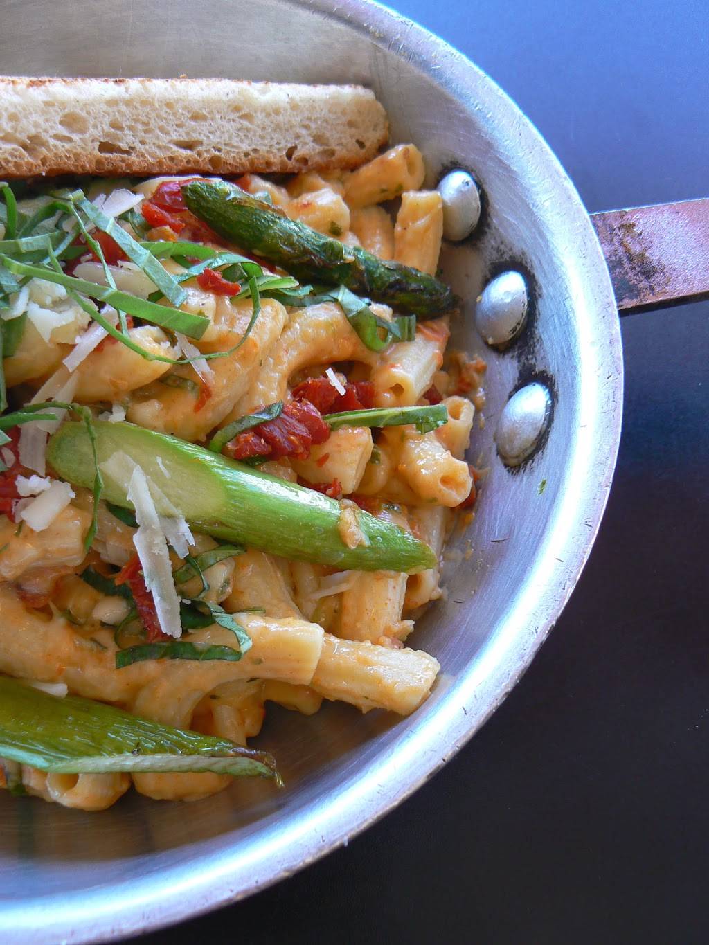 The Pizza Gourmet | restaurant | 357 Hope St, Providence, RI 02906, USA | 4017510355 OR +1 401-751-0355