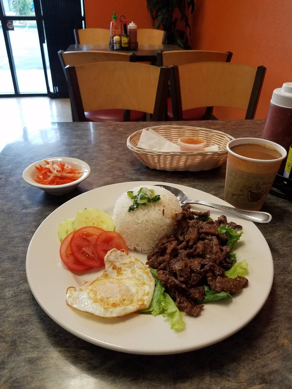 Moms Bun Mi | restaurant | 1400 14th Ave, Oakland, CA 94606, USA | 5106961028 OR +1 510-696-1028