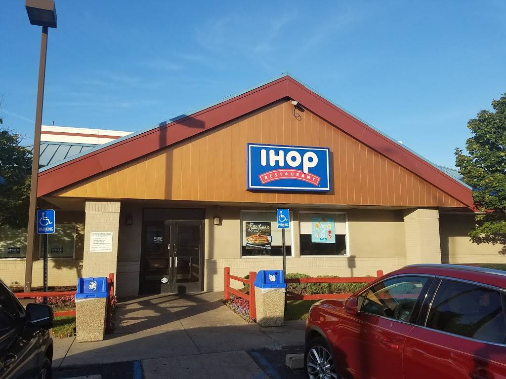 IHOP | restaurant | 2701 E Jefferson Ave, Detroit, MI 48207, USA | 3133937166 OR +1 313-393-7166