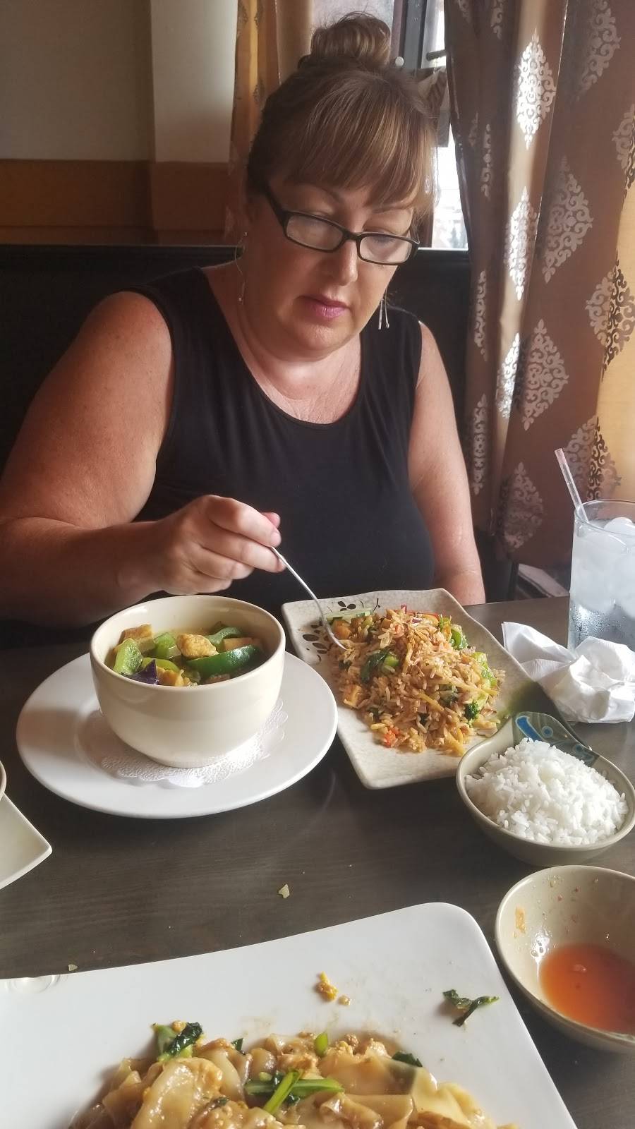 Thai Leaf | restaurant | 611 86th St, Brooklyn, NY 11209, USA | 7188332103 OR +1 718-833-2103