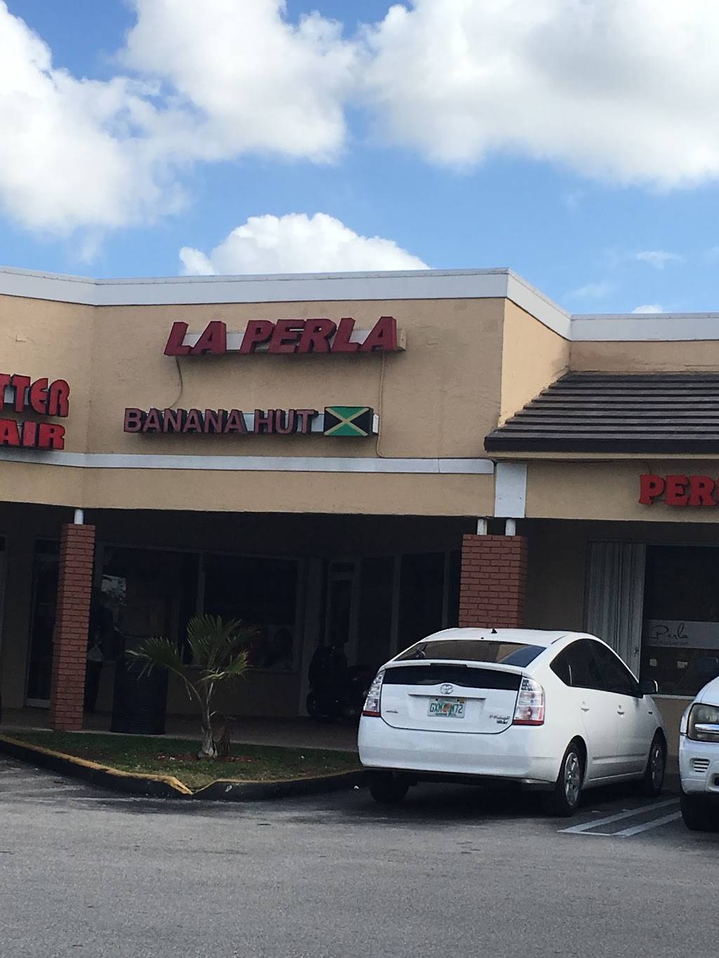 Banana Hut | restaurant | 13740 SW 152nd St, Miami, FL 33177, USA | 3059698290 OR +1 305-969-8290