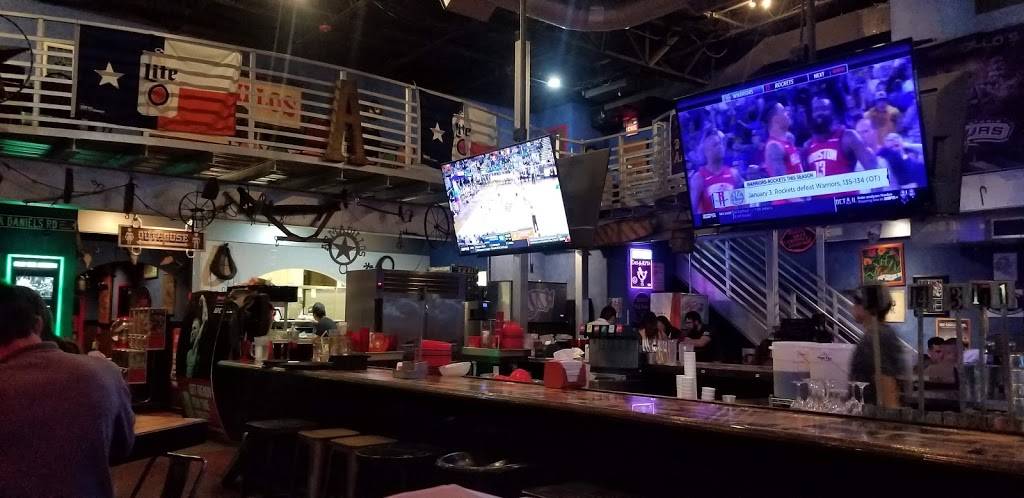 Armadillos Texas Style Burgers-City Base | restaurant | 2619 SE Military Dr, San Antonio, TX 78223, USA | 2106177797 OR +1 210-617-7797