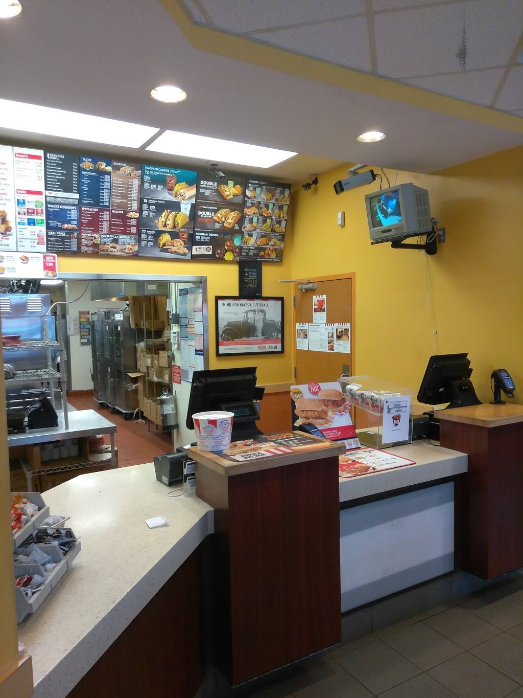 Taco Bell | meal takeaway | 218 Broad St, Bridgewater, MA 02324, USA | 5086978436 OR +1 508-697-8436