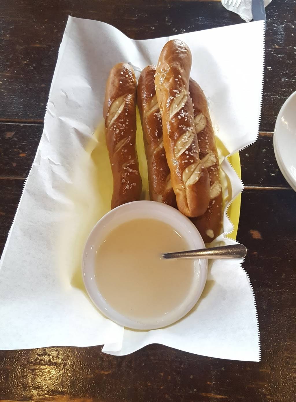 Mullaneys Harp & Fiddle | restaurant | 2329 Penn Ave, Pittsburgh, PA 15222, USA | 4126426622 OR +1 412-642-6622