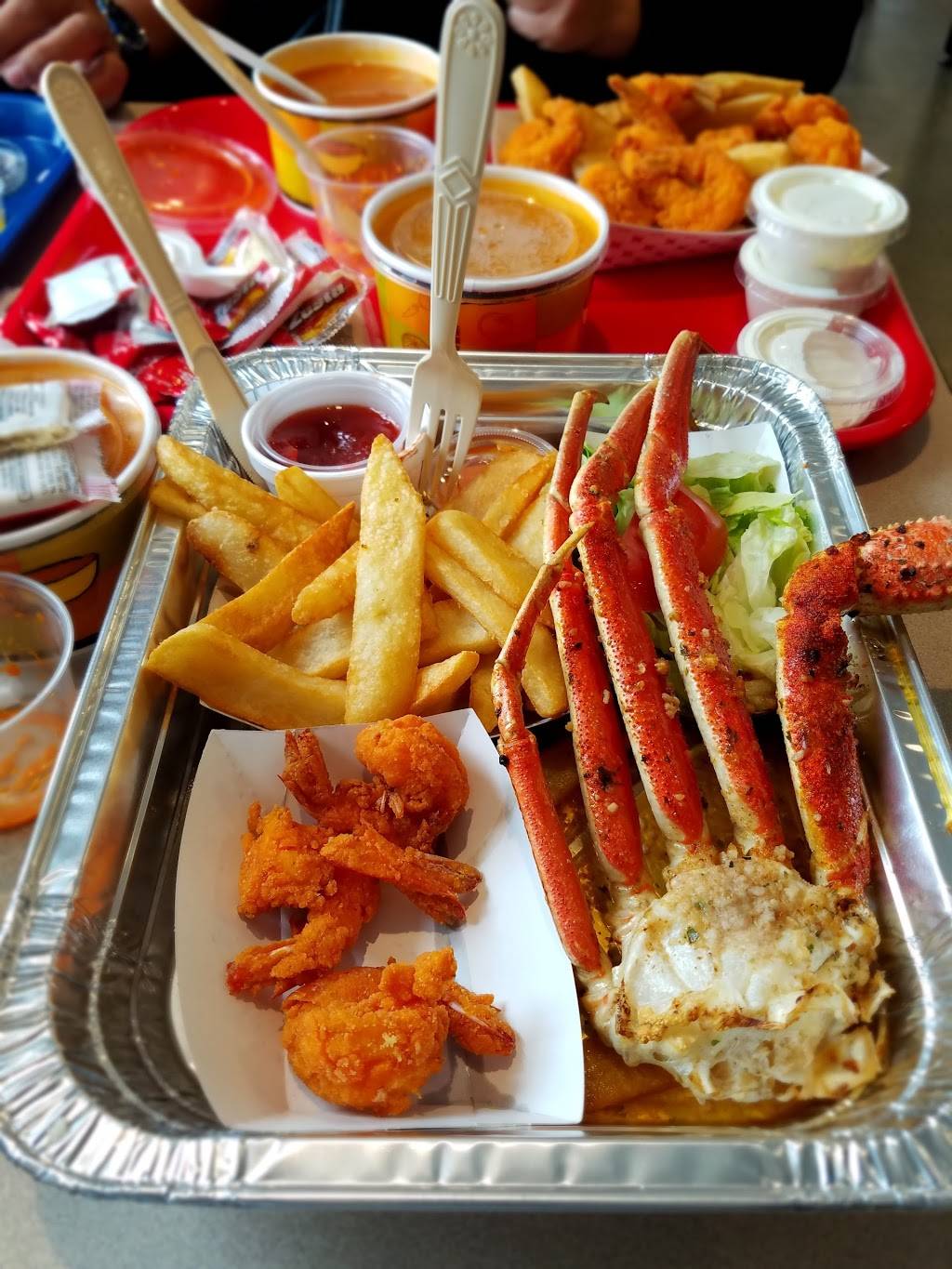 Tonys Pier | restaurant | 1 City Island Ave, Bronx, NY 10464, USA | 7188851424 OR +1 718-885-1424