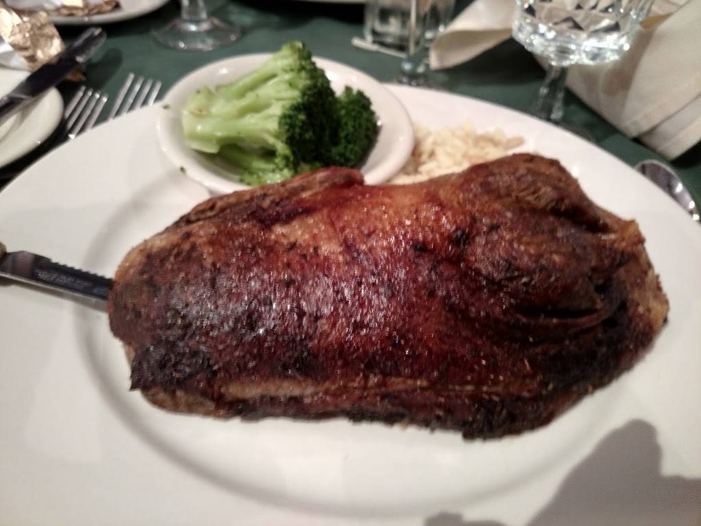 Lyons Den Restaurant & Tavern | restaurant | 25 Dock Rd, Gilford, NH 03249, USA | 6032938833 OR +1 603-293-8833