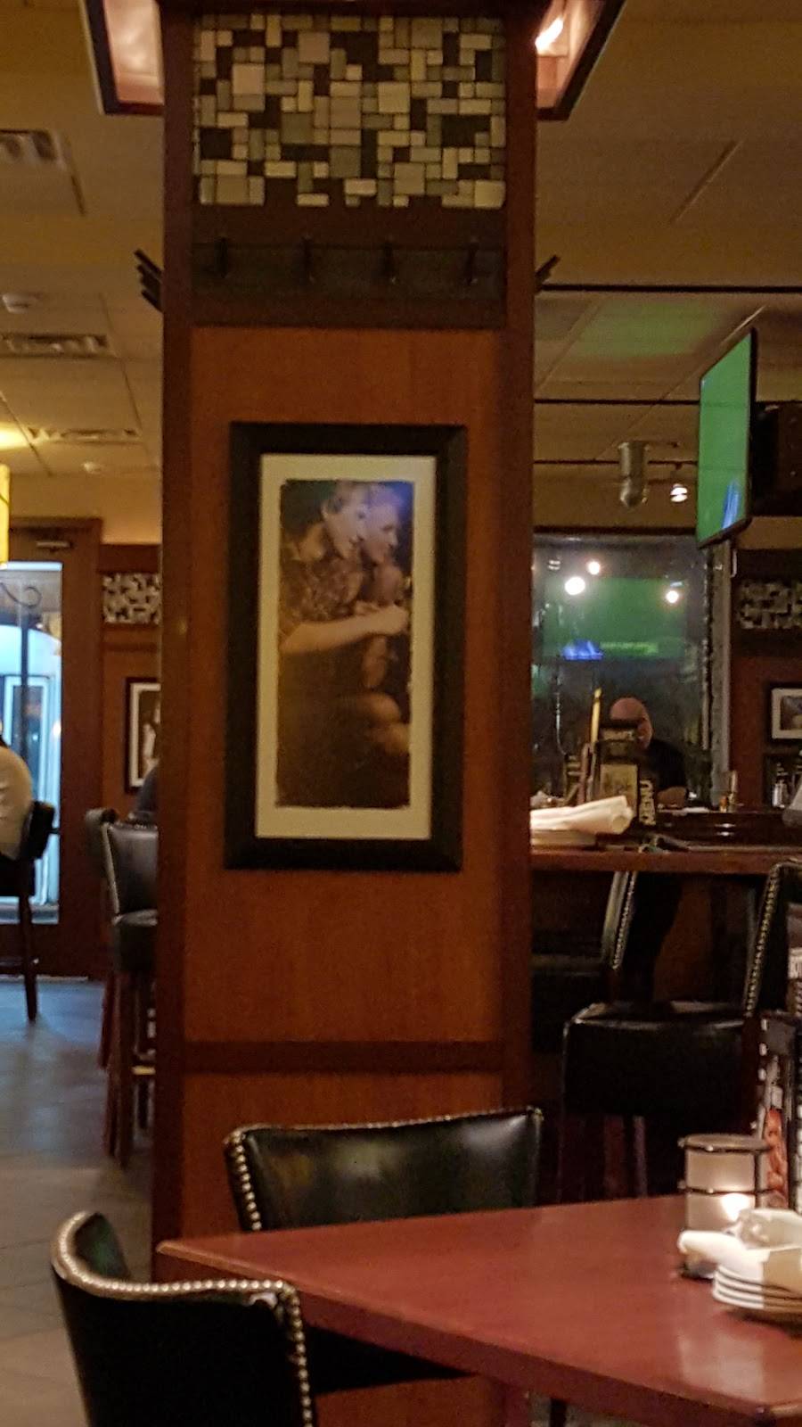 Bar Louie | night club | 5615 N Cumberland Ave, Chicago, IL 60631, USA | 7733328029 OR +1 773-332-8029