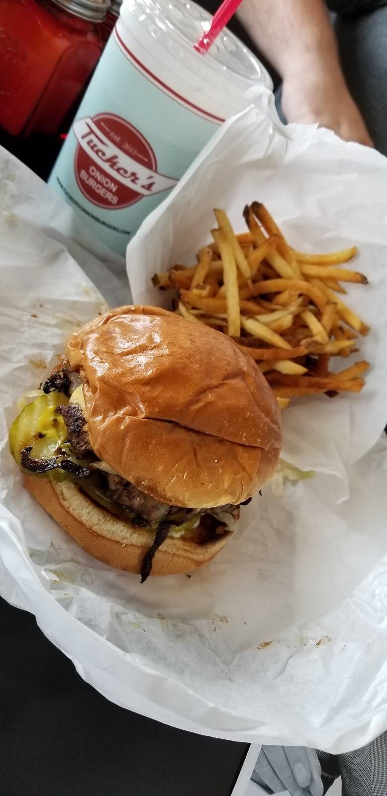 Tuckers Onion Burgers | restaurant | 15001 N May Ave, Oklahoma City, OK 73134, USA | 4052545555 OR +1 405-254-5555