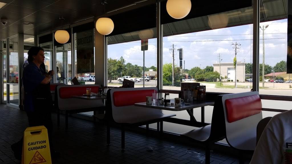 Waffle House | meal takeaway | 5180 Carmichael Rd, Montgomery, AL 36106, USA | 3342773952 OR +1 334-277-3952