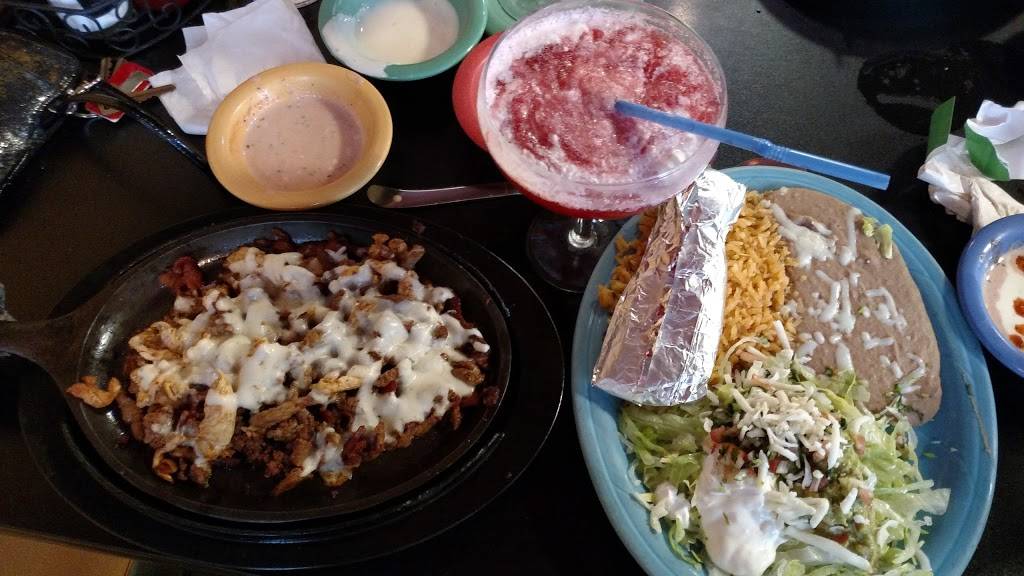 La Fuente Mexican Restaurant | restaurant | 1007 Commerce Drive, Fairfield, IL 62837, USA | 6188425000 OR +1 618-842-5000
