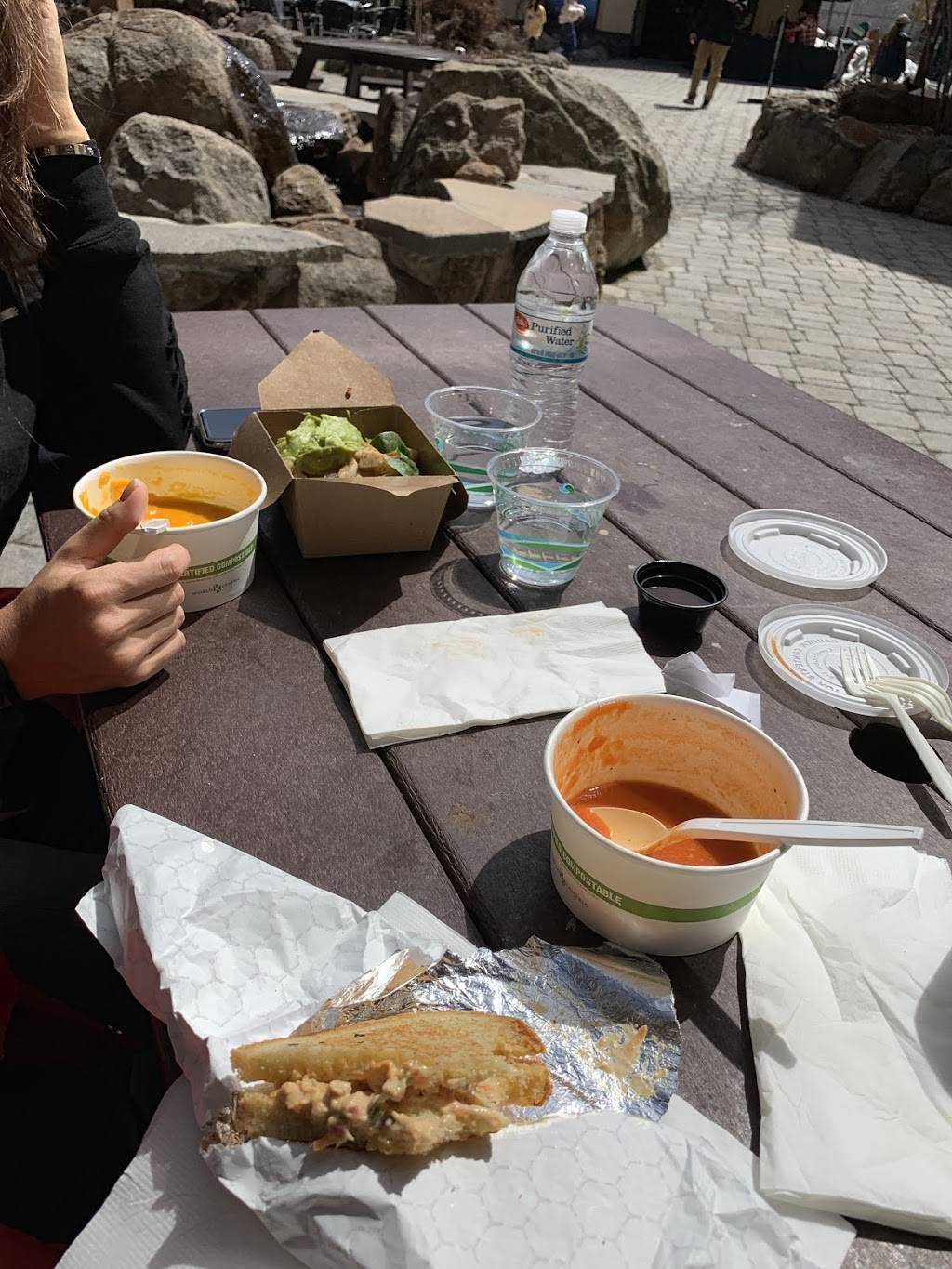 Soupa | meal takeaway | 1995 Squaw Valley Rd, Olympic Valley, CA 96146, USA | 5305846190 OR +1 530-584-6190