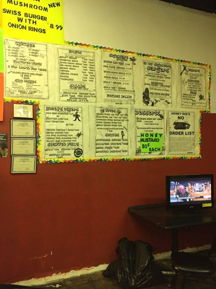 Honey Bees Restaurant & Catering | restaurant | 2796 Robinson Blvd, Penn Hills, PA 15235, USA | 4123711360 OR +1 412-371-1360