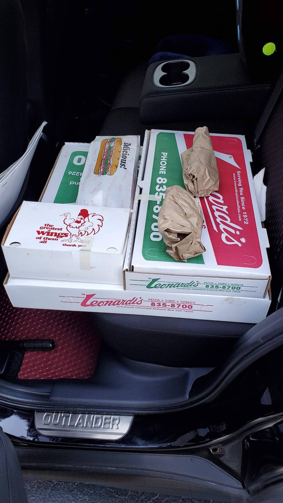 Leonardis Pizzeria Inc. | restaurant | 614 Grover Cleveland Hwy, Amherst, NY 14226, USA | 7168358700 OR +1 716-835-8700