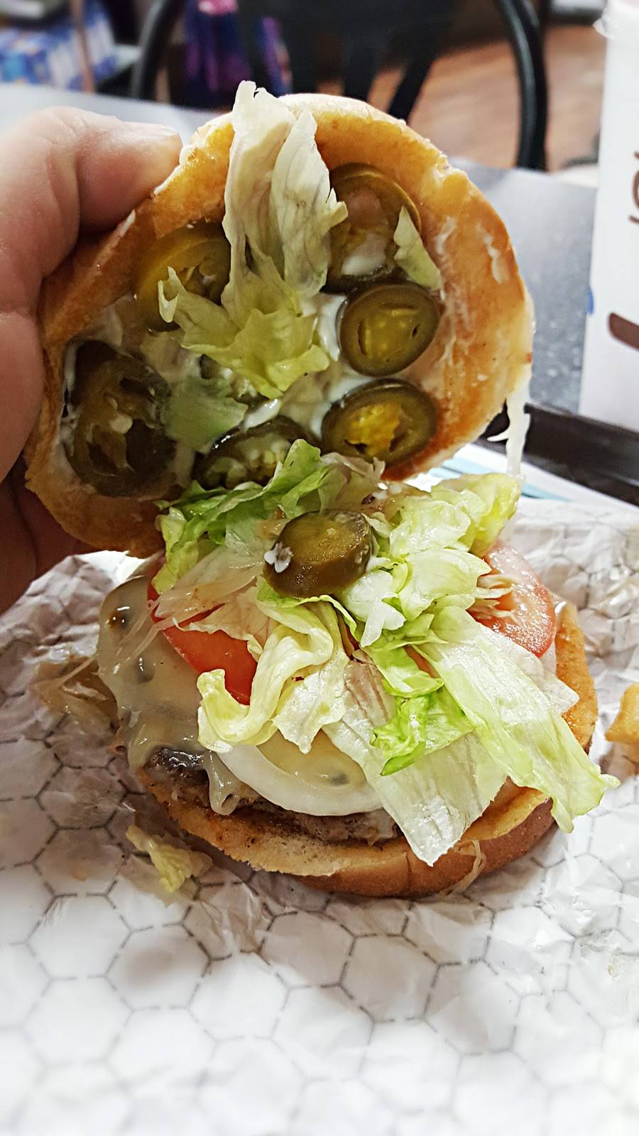 Braums Ice Cream & Burger Restaurant | restaurant | 3201 NE 2nd St, Mineral Wells, TX 76067, USA | 9403281672 OR +1 940-328-1672