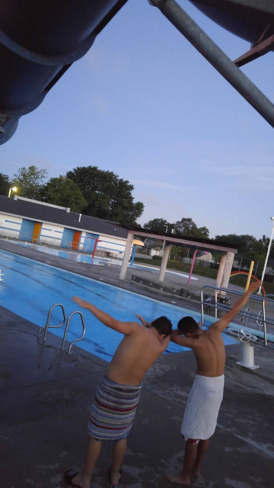 Remington Booster Pool | restaurant | 701 Edinborough St, Windsor, ON N8X 5E9, Canada | 5192556465 OR +1 519-255-6465