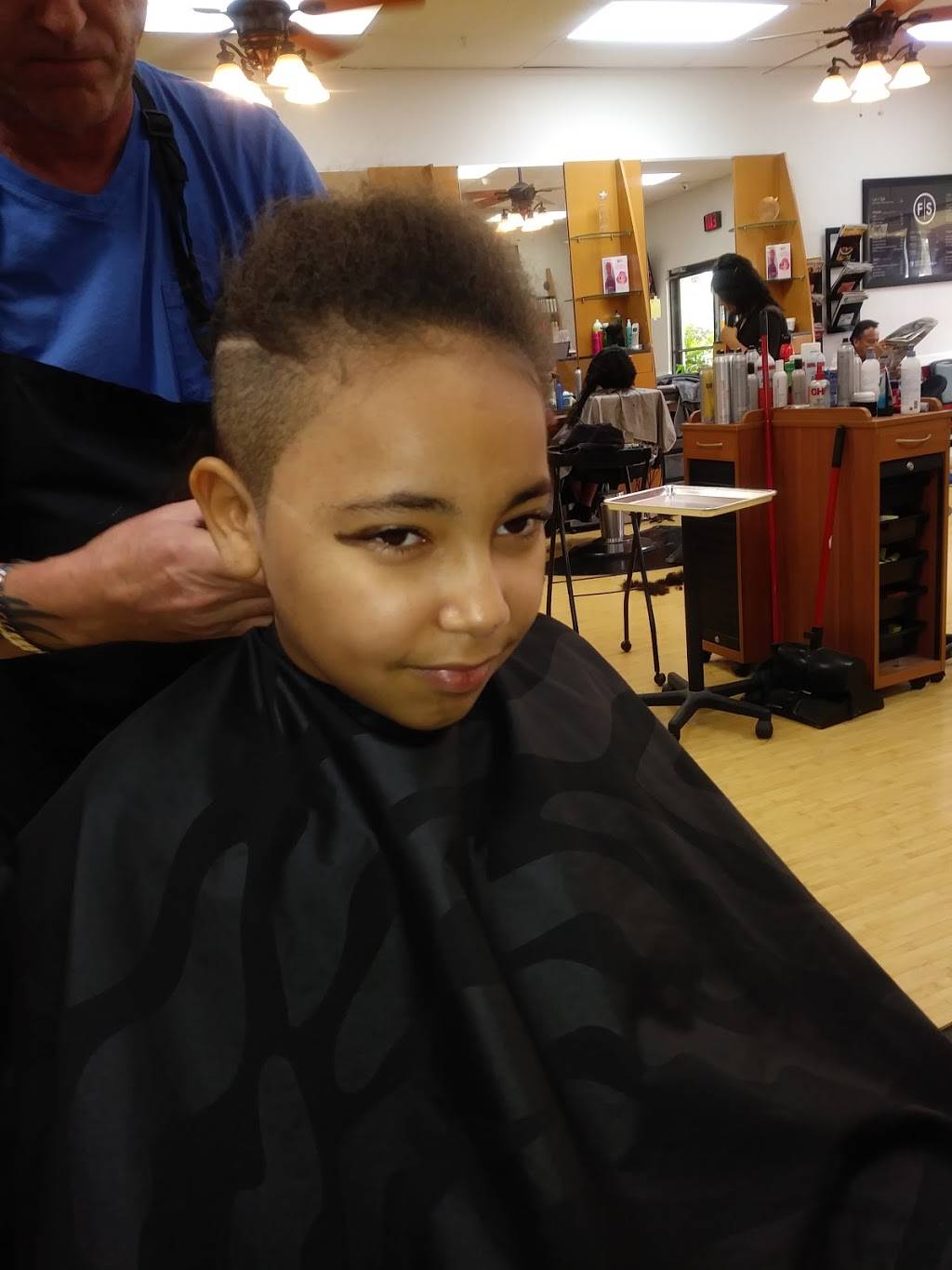 Village Center | shopping mall | 13100-13262 N Dale Mabry Hwy, Tampa, FL 33618, USA | 8136644800 OR +1 813-664-4800