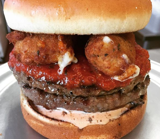 Fritzys Lincoln Park | restaurant | 723 W Armitage Ave, Chicago, IL 60614, USA | 3127633148 OR +1 312-763-3148